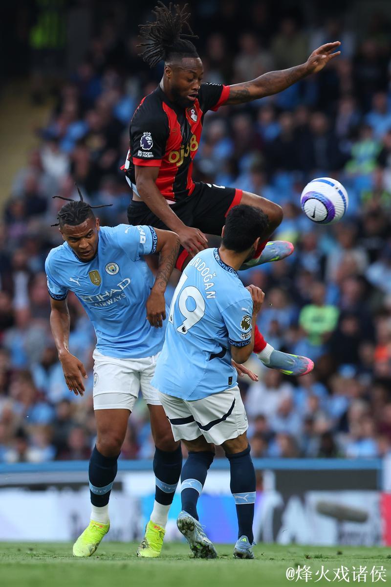 曼联对阵伯恩茅斯半场狂轰24脚，创本赛季英超上半场射门纪录